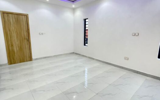 DECENTLY FINISHED 3 BED TERRACE DUPLEX