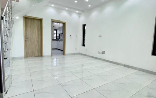 DECENTLY FINISHED 3 BED TERRACE DUPLEX