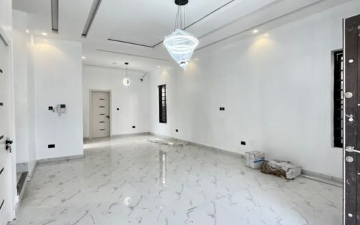 STUNNING 5 BEDROOM FULLY DETACHED DUPLEX